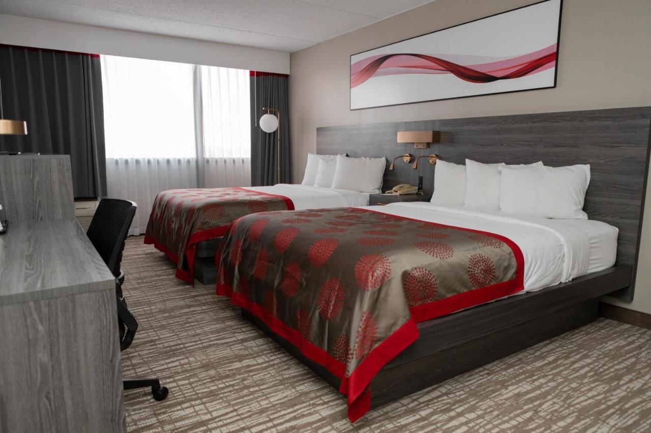 Ramada By Wyndham Cedar Rapids Hotel Exterior photo