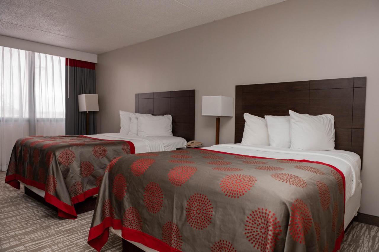 Ramada By Wyndham Cedar Rapids Hotel Exterior photo