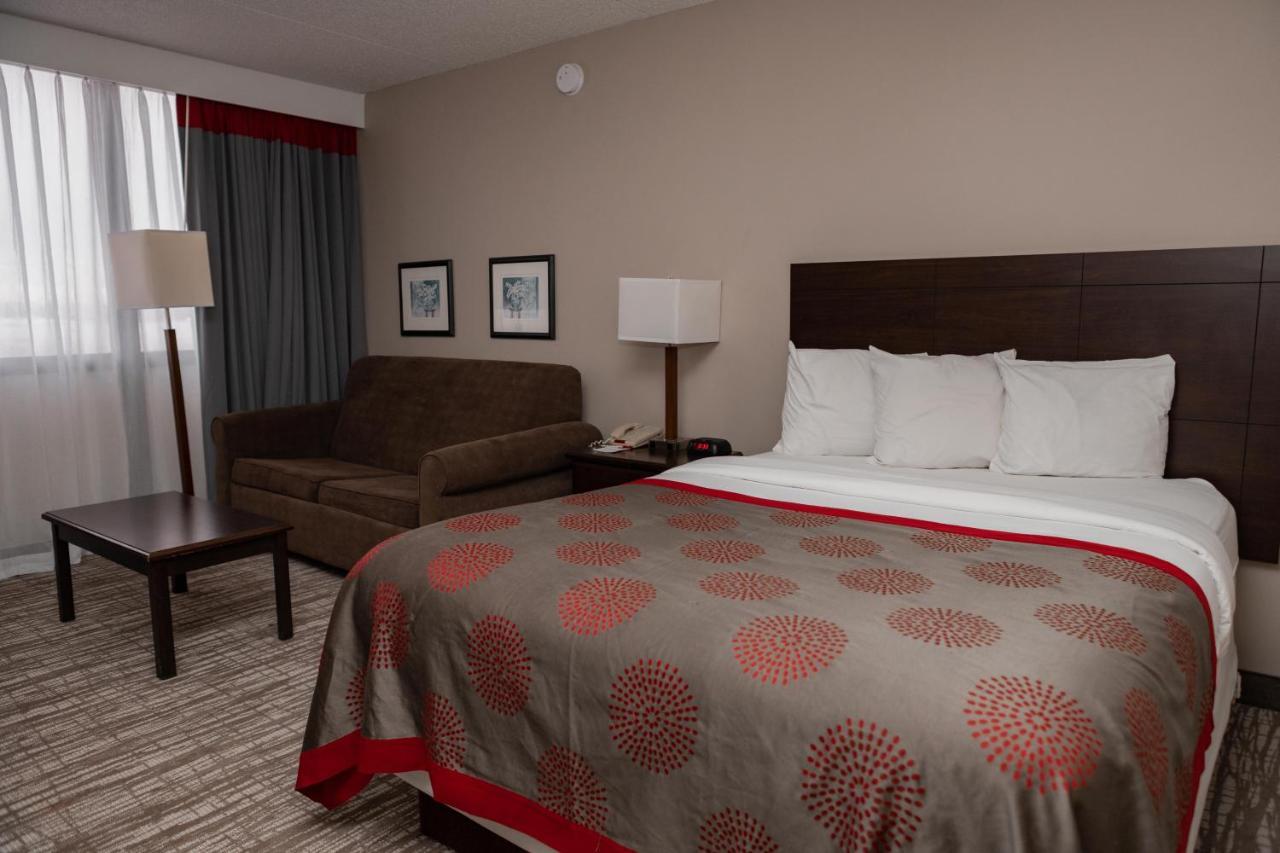 Ramada By Wyndham Cedar Rapids Hotel Exterior photo