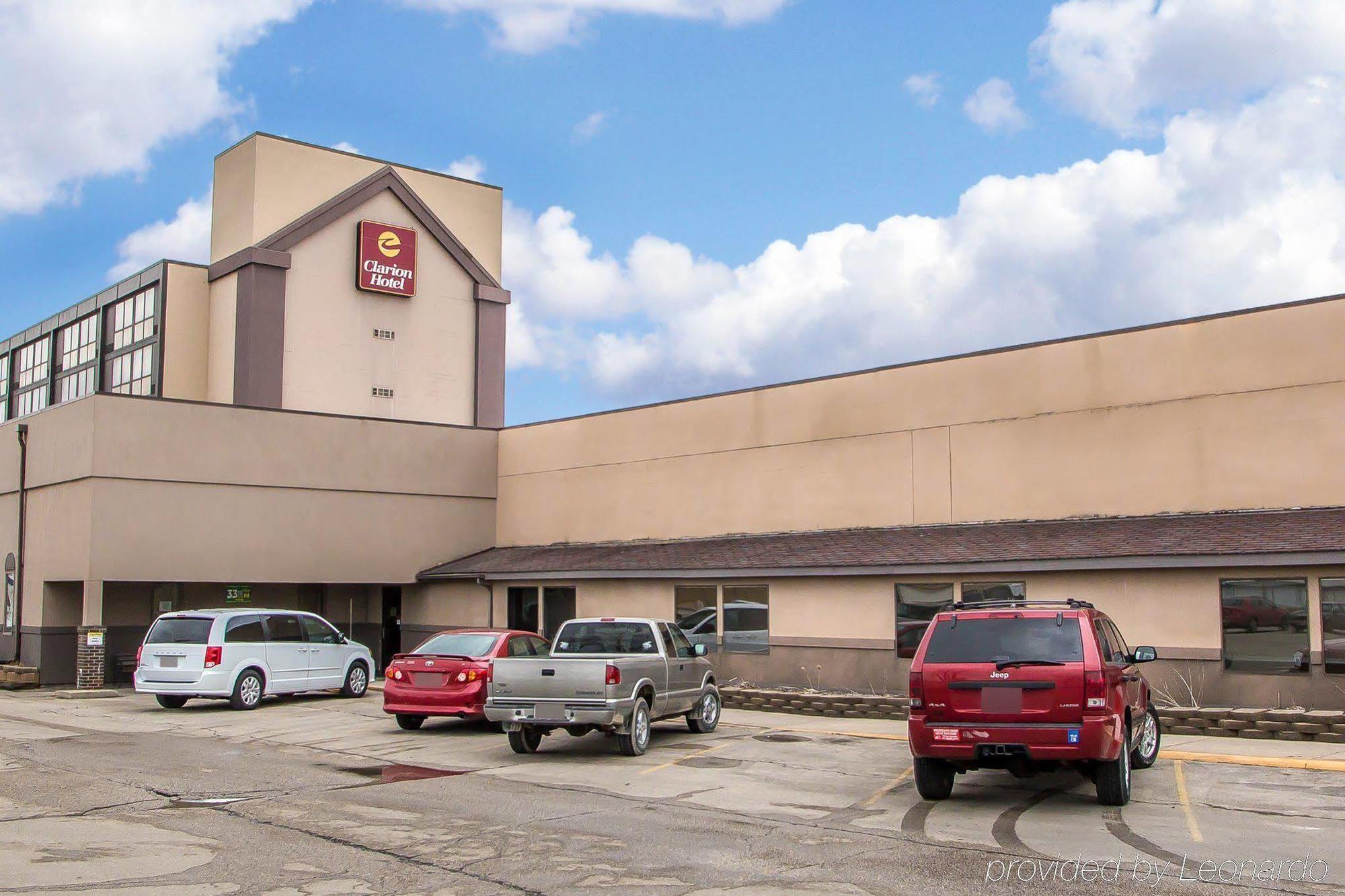 Ramada By Wyndham Cedar Rapids Hotel Exterior photo