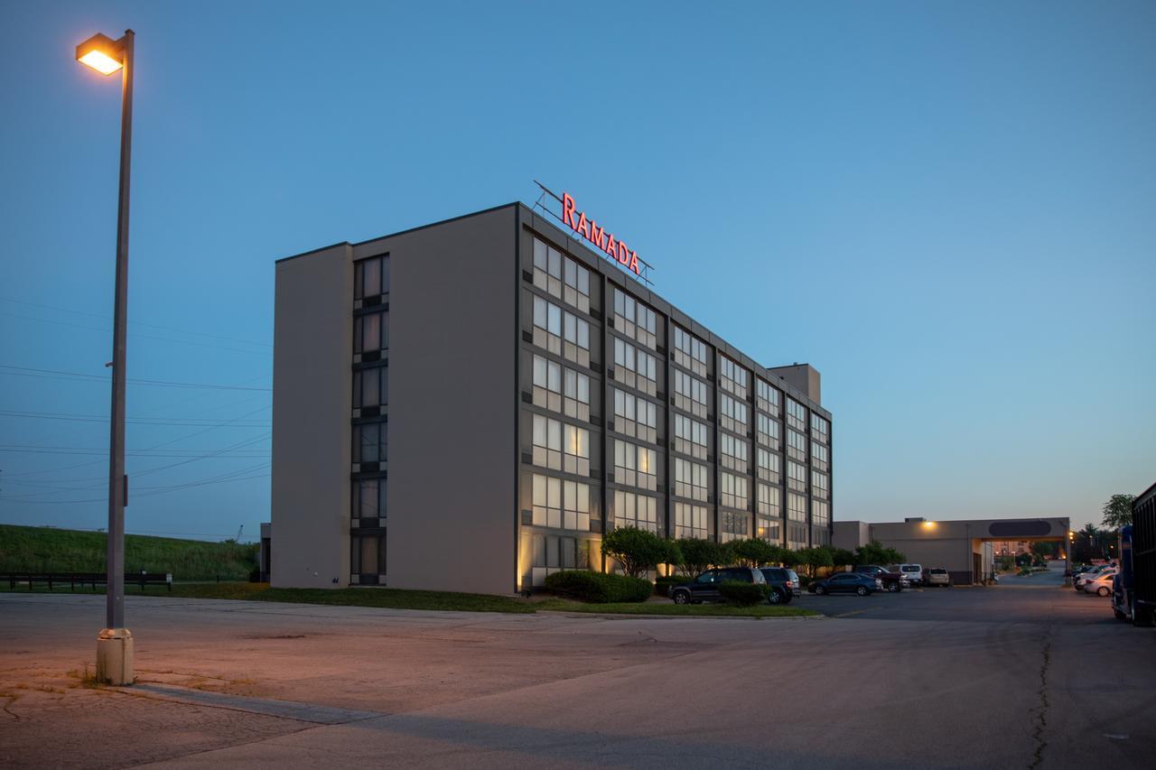 Ramada By Wyndham Cedar Rapids Hotel Exterior photo